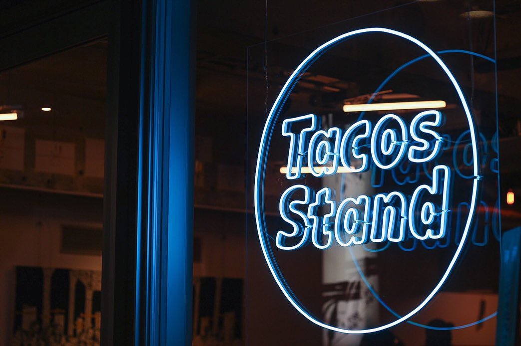 tacos stand様のLEDネオンサイン制作事例｜福岡・今泉のタコスバル