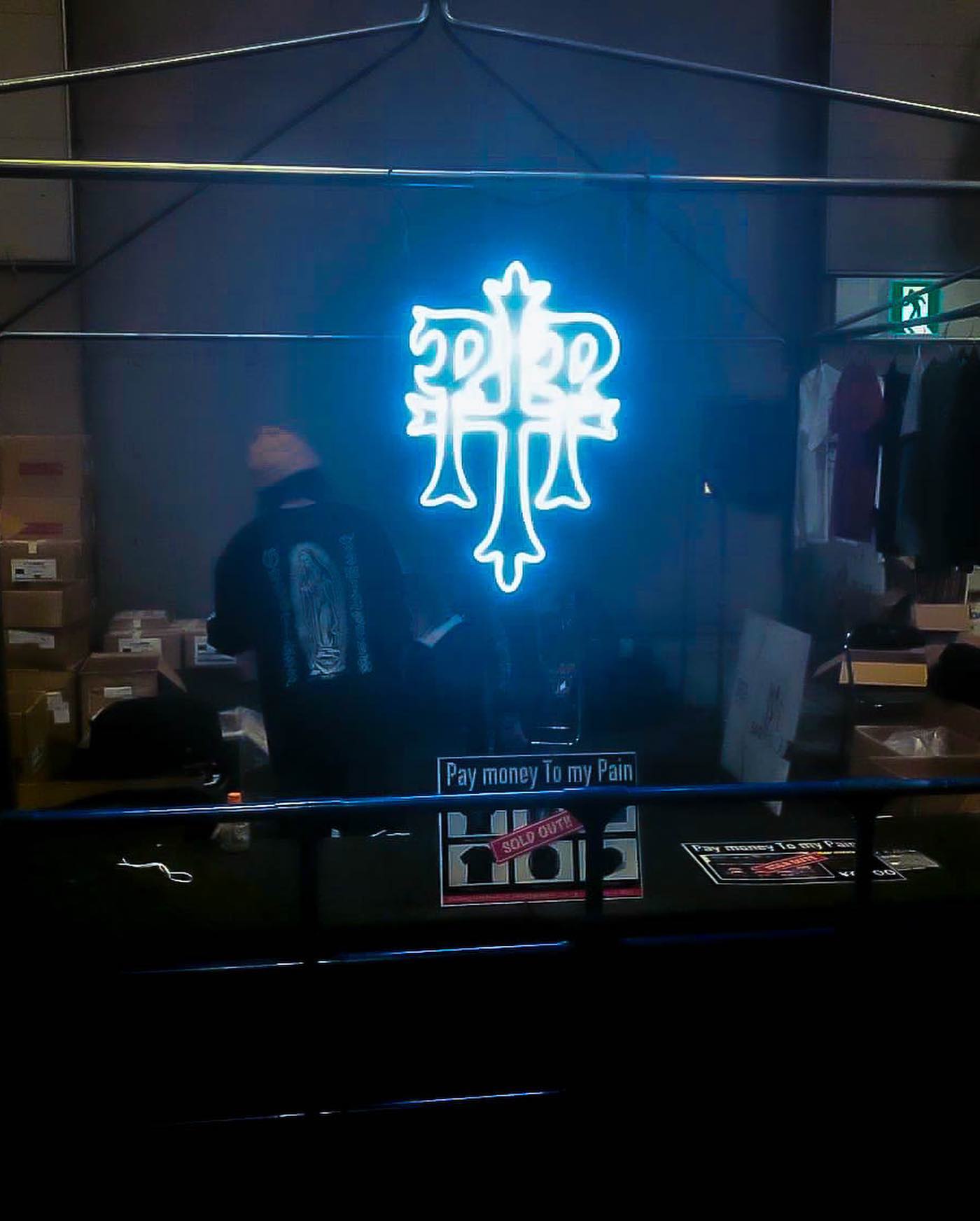 Pay money To my Pain × BLARE FEST 物販ブースのLEDネオンサイン制作事例