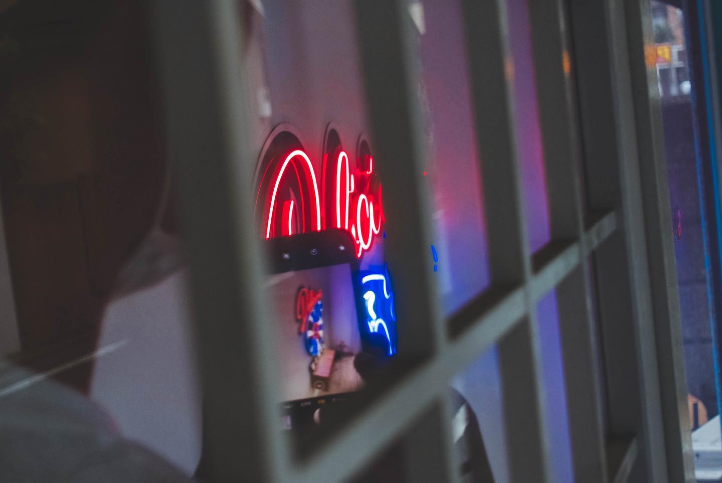 cookdissizit × Delicious Vinyl 展示会のためのLEDネオン制作