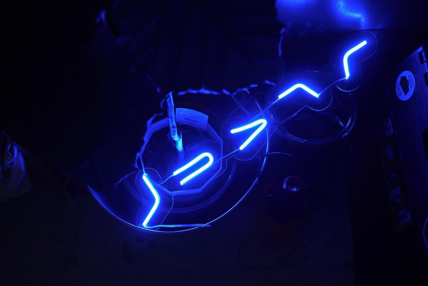 福岡市のアパレルブランド様のLEDネオンサイン制作事例｜福岡・アパレル
