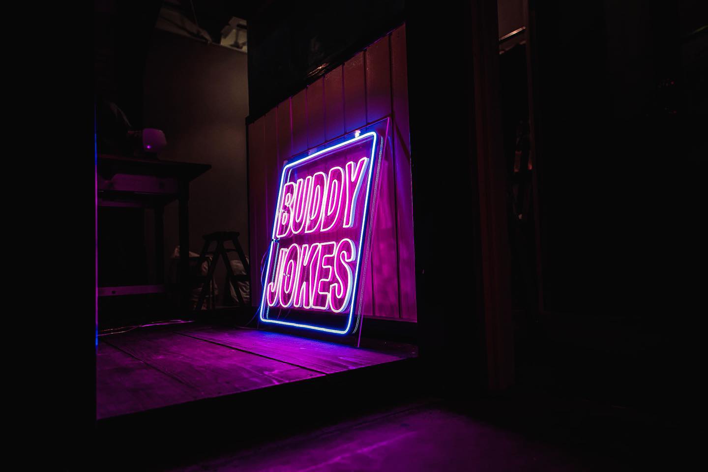 BUDDY JOKES様のLEDネオンサイン制作事例｜福岡市・アパレルショップ