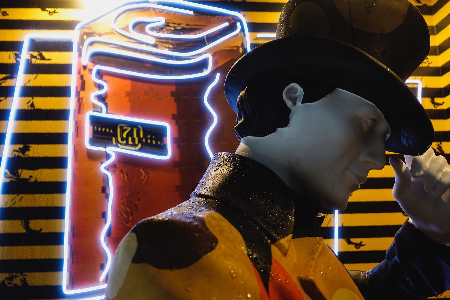 Johnnie Walker（ジョニーウォーカー）イベントのLEDネオンサイン制作事例｜ブランドイベント・ウォールライブ