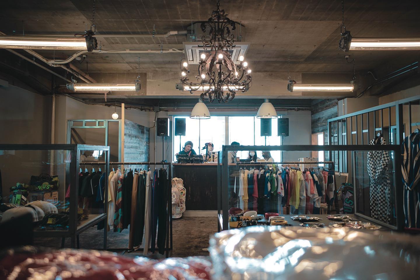RUSSELUNO GOLD MOUNTAIN BUILDING（名古屋・金山）店内のLEDネオンサイン制作事例