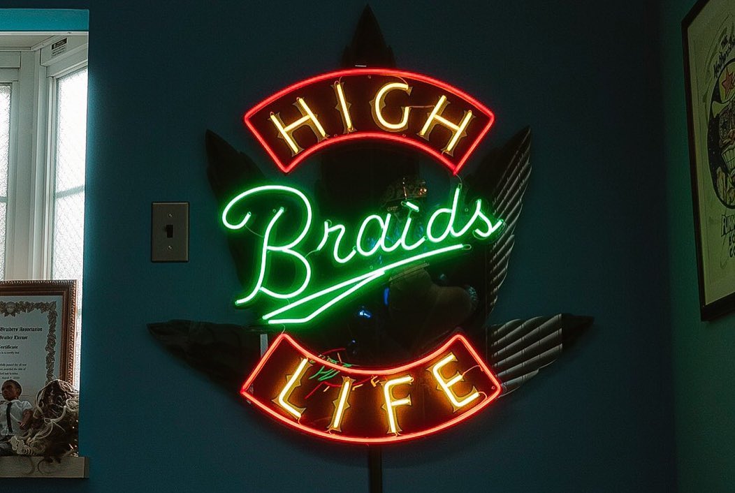 HIGH LIFE BRAIDSのLEDネオンサイン制作事例