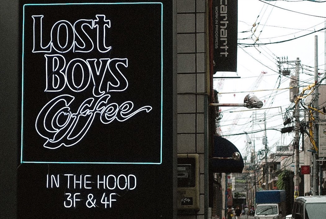 LOST BOYS COFFEE IN THE HOOD(福岡市大名)のLEDネオンサイン制作事例