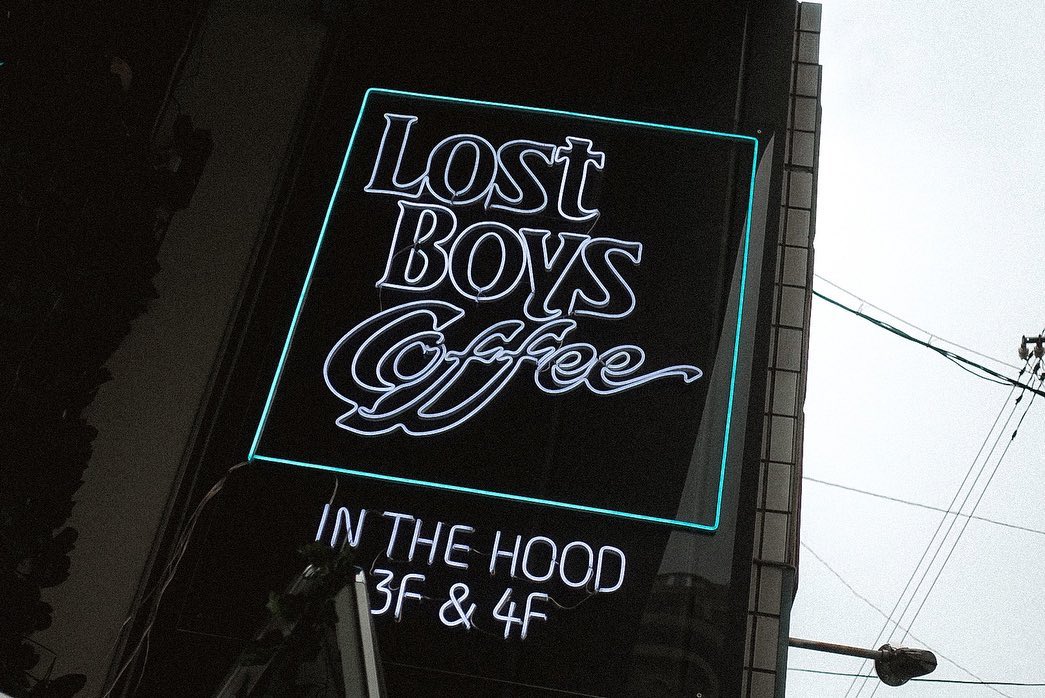 LOST BOYS COFFEE IN THE HOOD(福岡市大名)のLEDネオンサイン制作事例