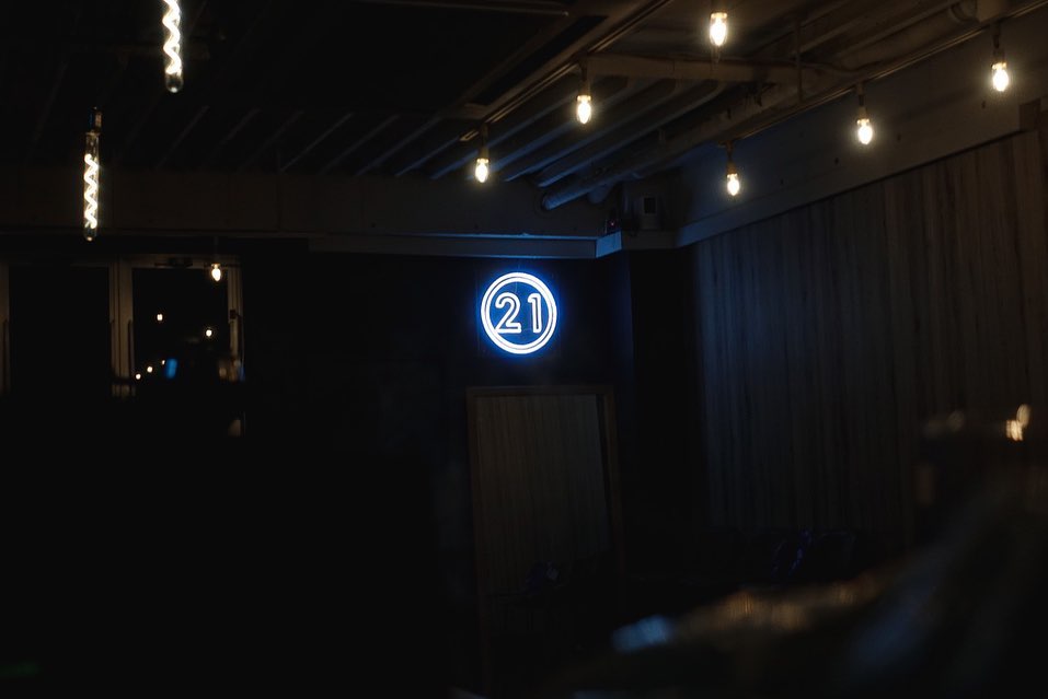 福岡市天神のシーシャカフェ＆バー様のLEDネオンサイン