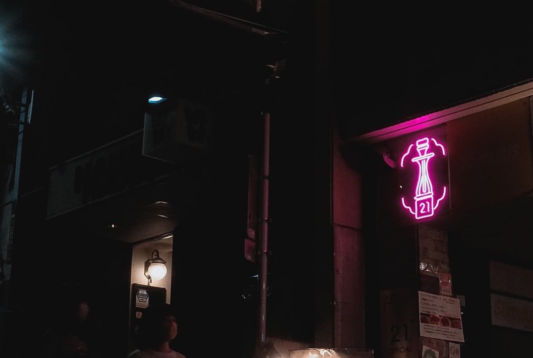 福岡市天神のシーシャカフェ＆バー様のLEDネオンサイン制作事例