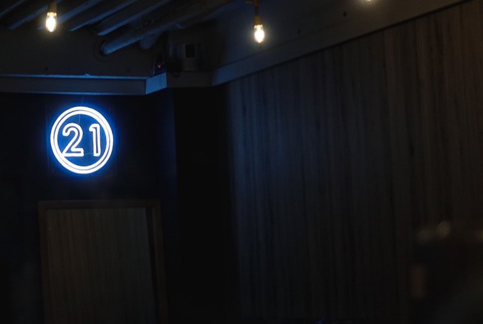 福岡市中央区天神のシーシャカフェ・バー様のLEDネオンサイン制作事例