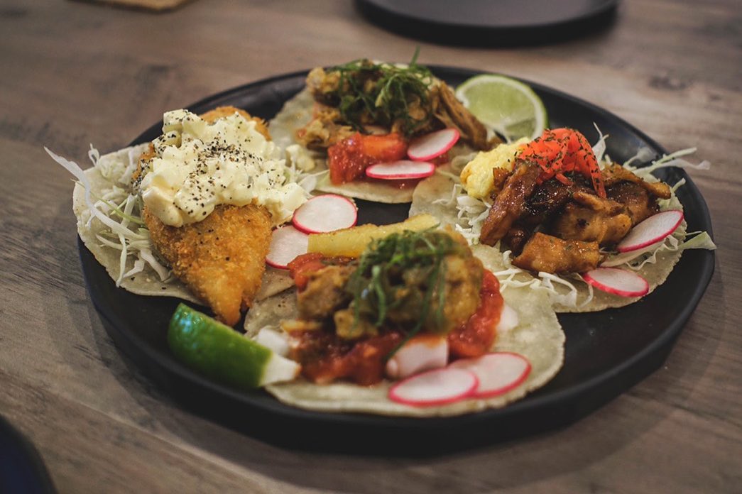 TACO HOLICのLEDネオンサイン制作事例
