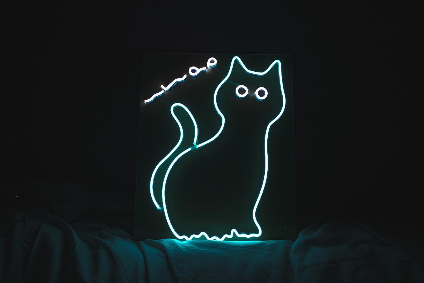 アーティスト umao（@umao_f）の展示用LEDネオンサイン制作事例｜福岡・アート作品