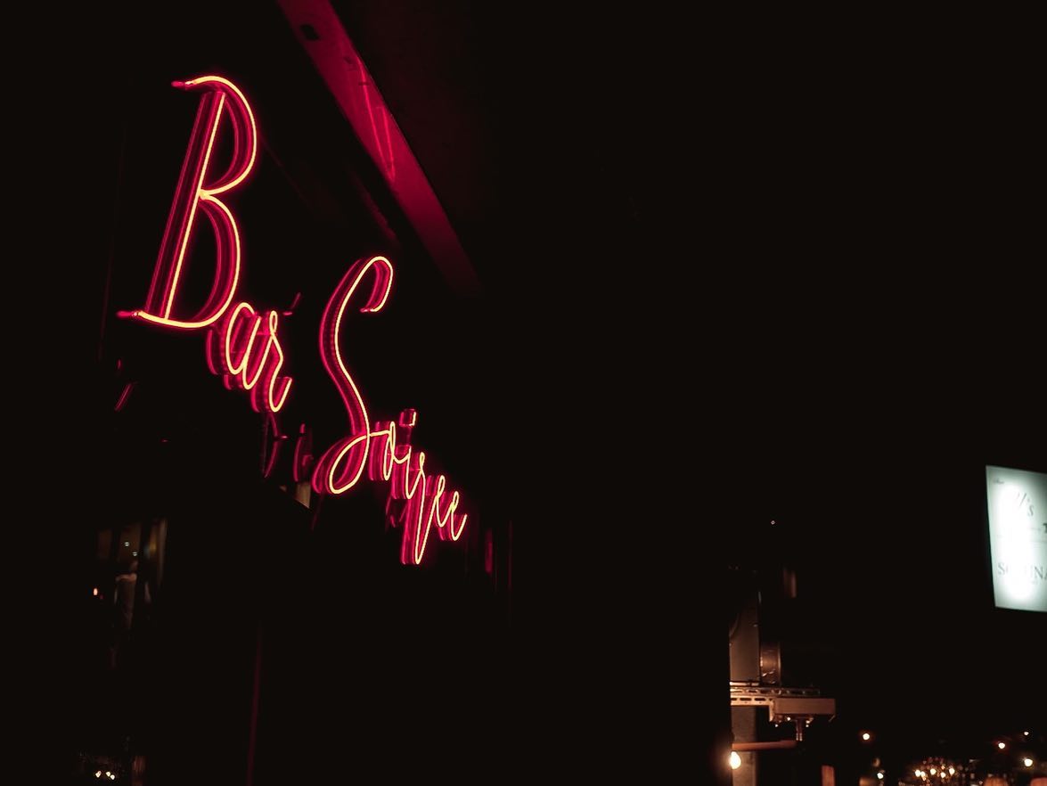 Bar Soiree(福岡市中央区今泉)のLEDネオンサイン