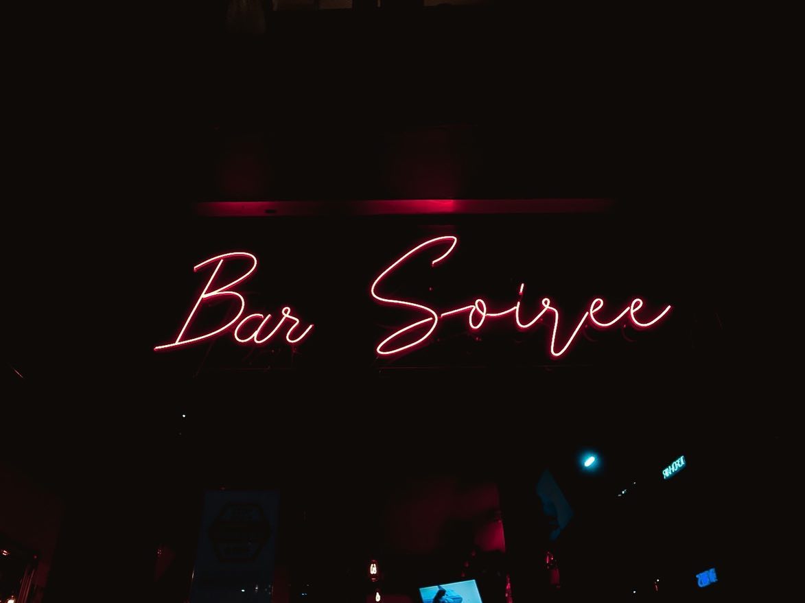 Bar Soiree(福岡市中央区今泉)のLEDネオンサイン