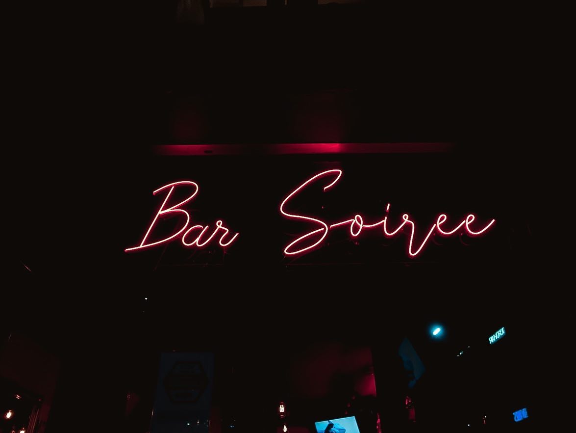 Bar Soiree(福岡市中央区今泉)のLEDネオンサイン