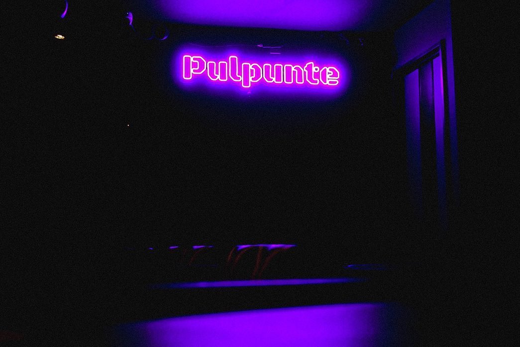 Bar pulpunte（パルプンテ）様のLEDネオンサイン制作事例｜福岡・中洲のバー