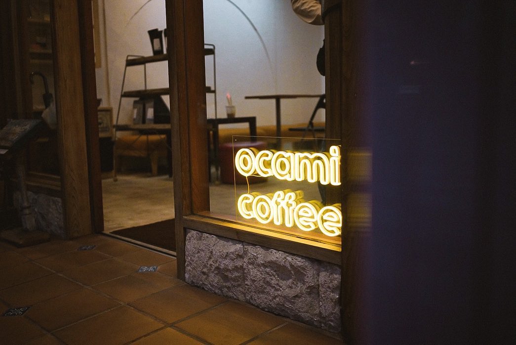 ocami coffee（オオカミコーヒー）様のLEDネオンサイン制作事例｜熊本市・カフェ