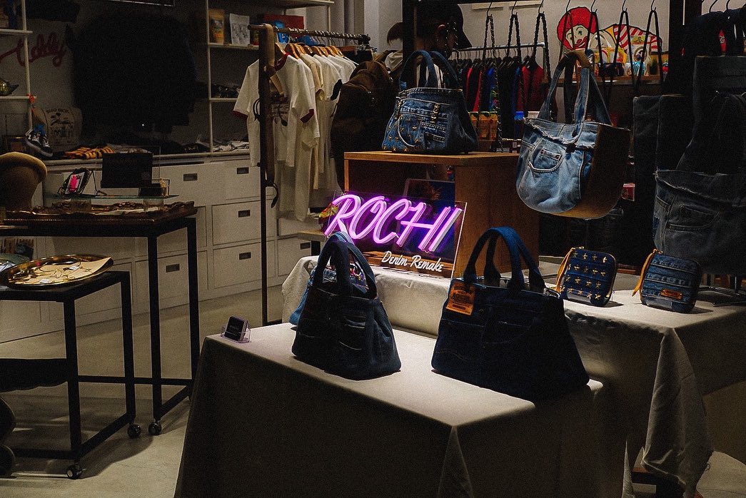 ROCHI Denim RemakeのLEDネオンサイン制作事例｜デニムリメイク・ハンドメイドブランド