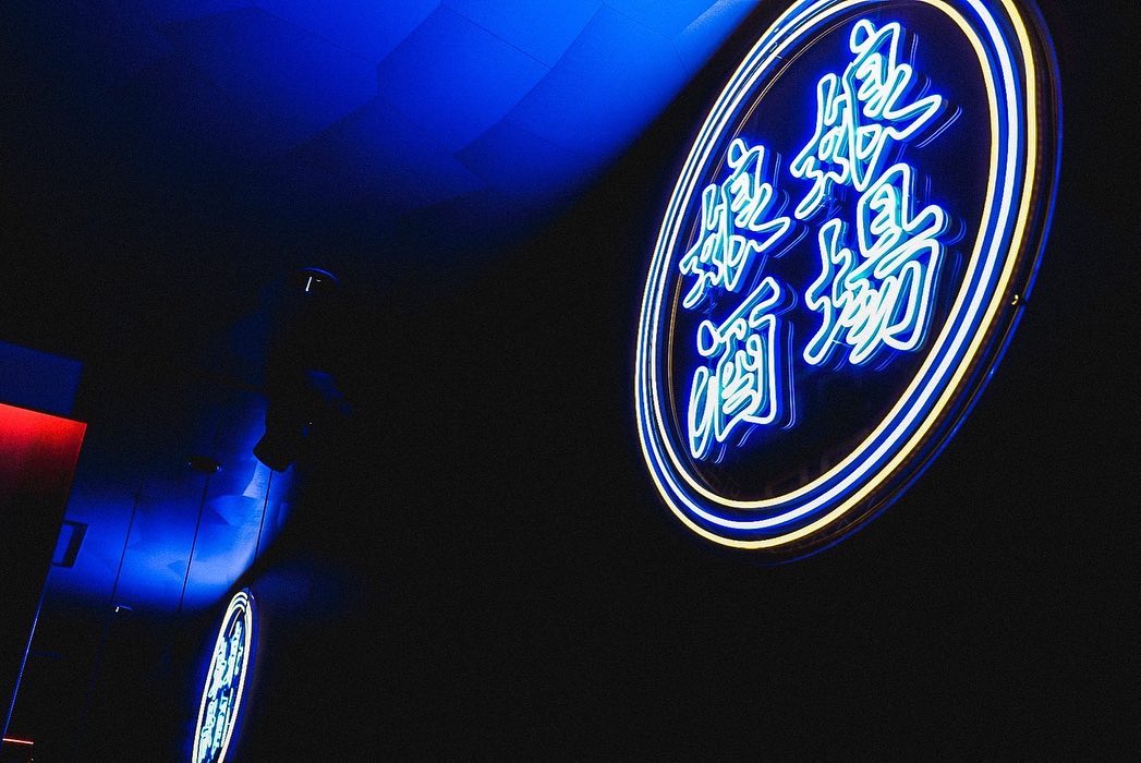 娘娘酒場 中洲店のLEDネオンサイン制作事例