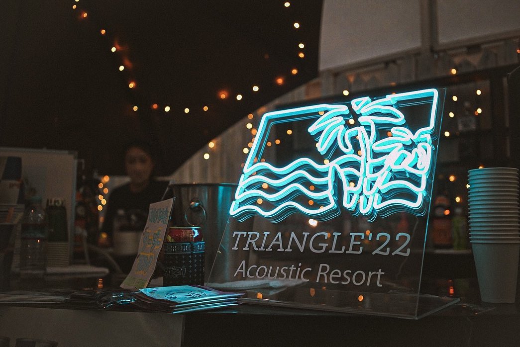 TRIANGLE’22 Acoustic Resortの楽屋ケータリングバー用LEDネオンサイン制作事例｜福岡県糸島市・音楽フェス