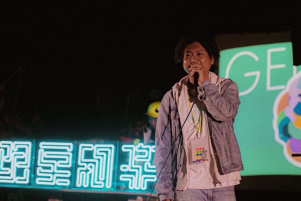 明星和楽2022 WARAKU CAMP(唐泊village)のステージを灯したLEDネオンサイン