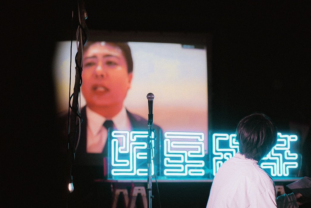明星和楽2022 WARAKU CAMP(唐泊village)のステージを灯したLEDネオンサイン