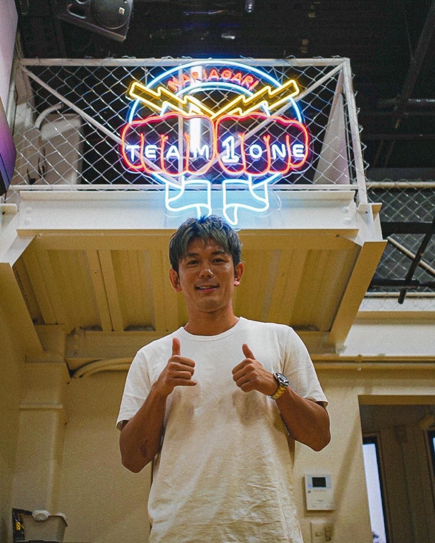 格闘家 皇治選手「モテてしゃーない」のLEDネオンサイン制作事例｜福岡・アーティスト案件