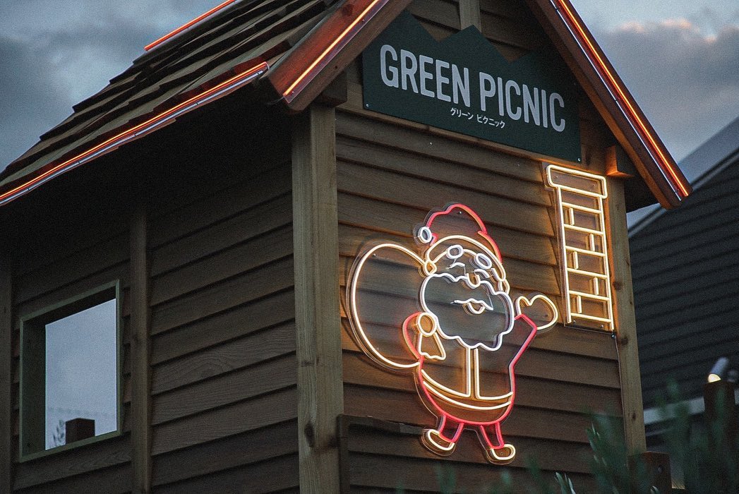 GREEN PICNIC 糸島の木製遊具を彩るLEDネオンサイン制作事例