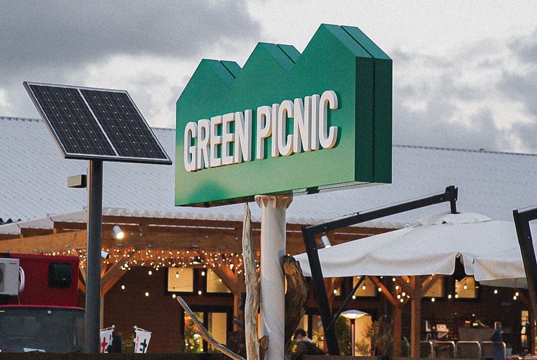 GREEN PICNIC 糸島の木製遊具を彩るLEDネオンサイン制作事例