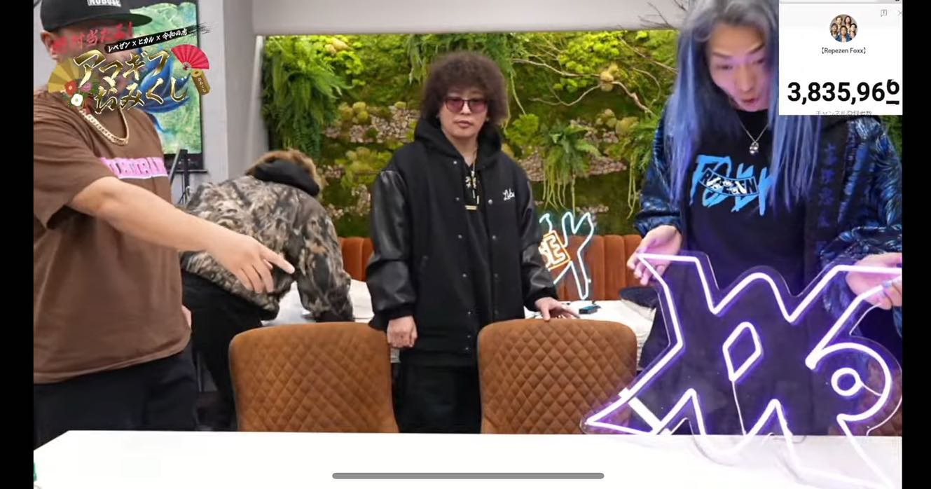 レペゼンフォックスのLEDネオンサイン制作事例｜YouTube引退生ライブ・配信ステージセット