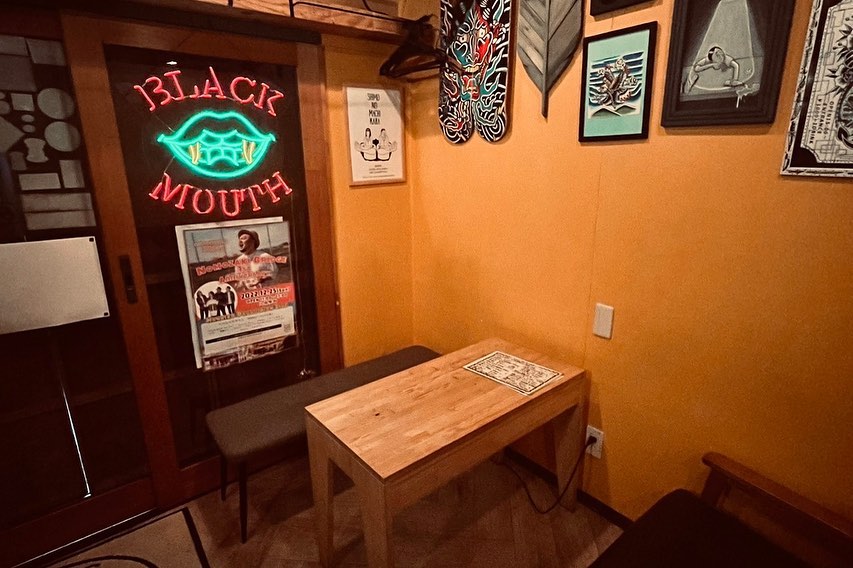 BLACK MOUTH（NAGASAKI TATTOO STUDIO）のLEDネオンサイン