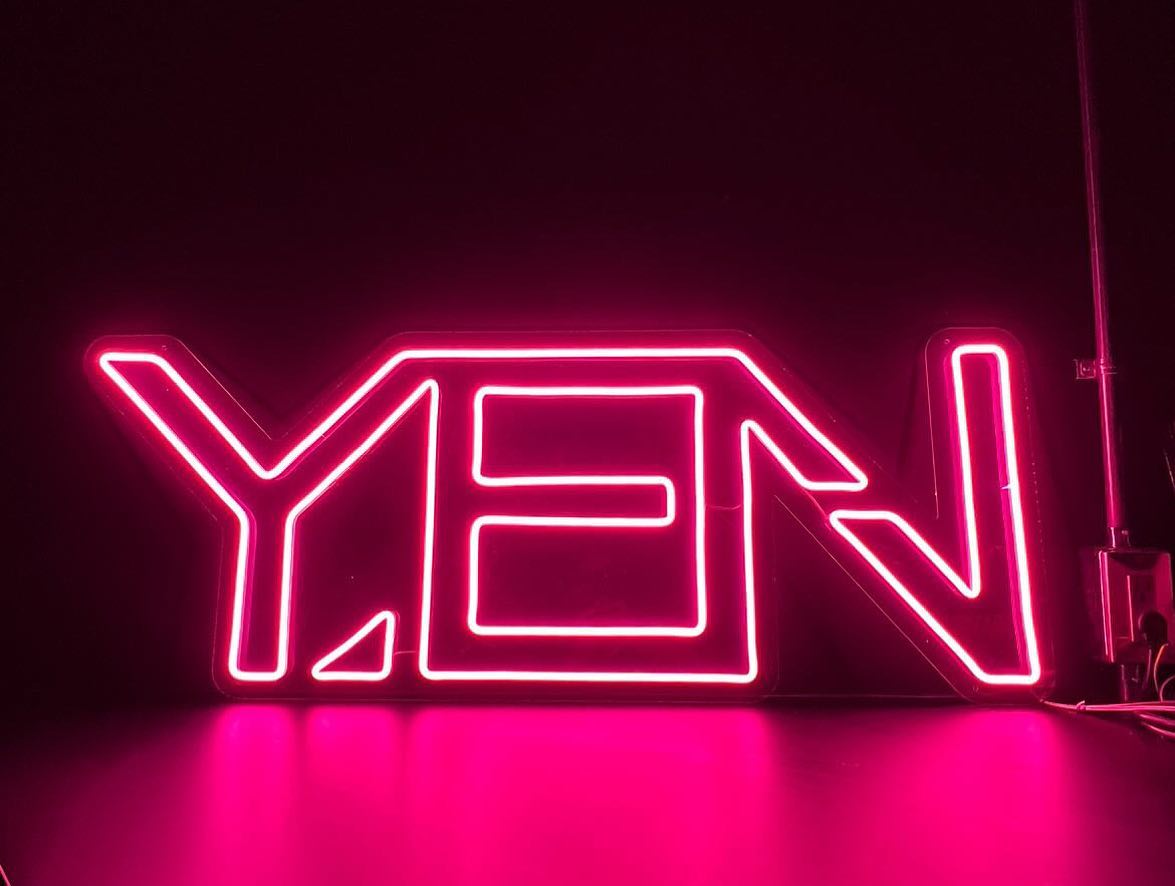 YENTOWN「YEN」のLEDネオンサイン制作事例｜ヒップホップクルー・レーベル
