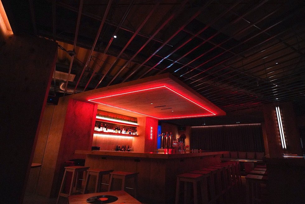 MUSIC BAR SIDE:KのLEDネオンサイン制作事例｜福岡・西中洲のミュージックバー