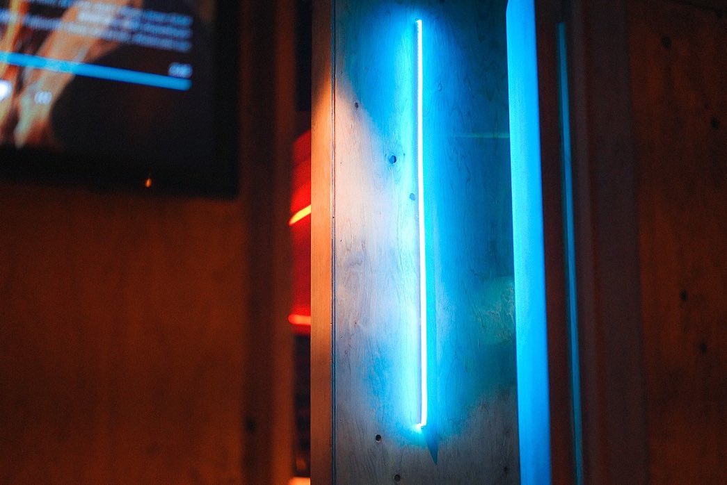 MUSIC BAR SIDE:K（西中洲）店内を彩るLEDネオンサイン制作事例