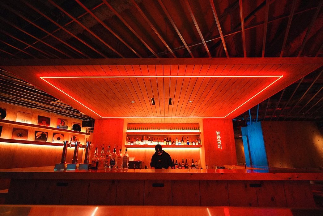 MUSIC BAR SIDE:K（西中洲）店内を彩るLEDネオンサイン制作事例