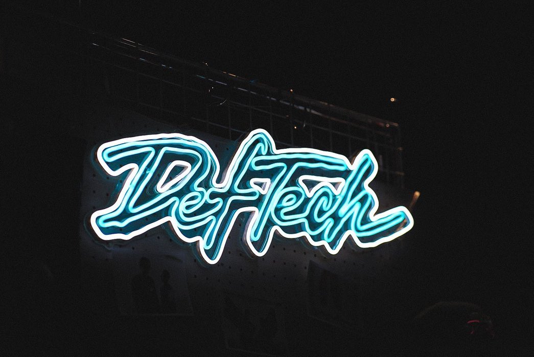 Def Tech「Double Up」Tour 物販ブースのLEDネオンサイン制作事例｜ツアー物販