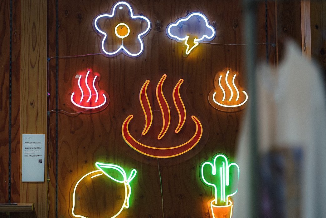 POPUP GALLERY @ FUKUOKA 2023のLEDネオンサイン制作事例｜マークイズ福岡ももち・展示