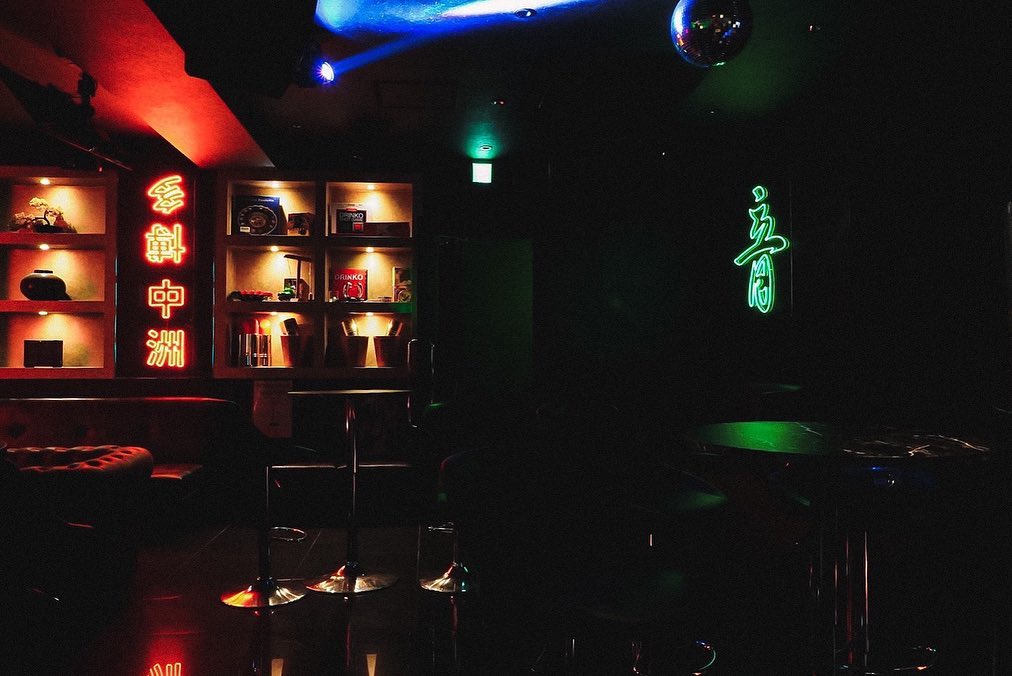 中洲のDJバー「Bar agaro」様の店内を彩るLEDネオンサイン