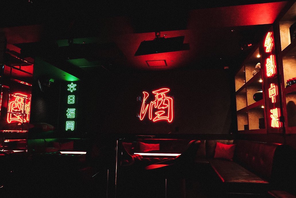 Bar agaro 様のLEDネオンサイン制作事例｜福岡・中洲のDJバー