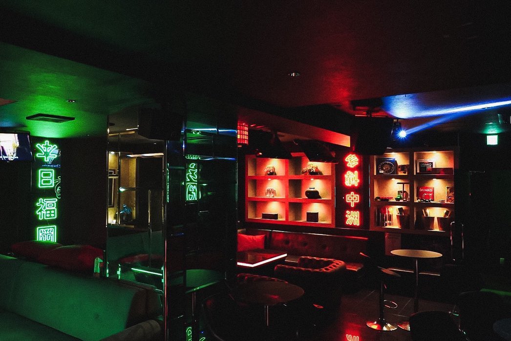 Bar agaro 様の店内ネオンサイン制作事例