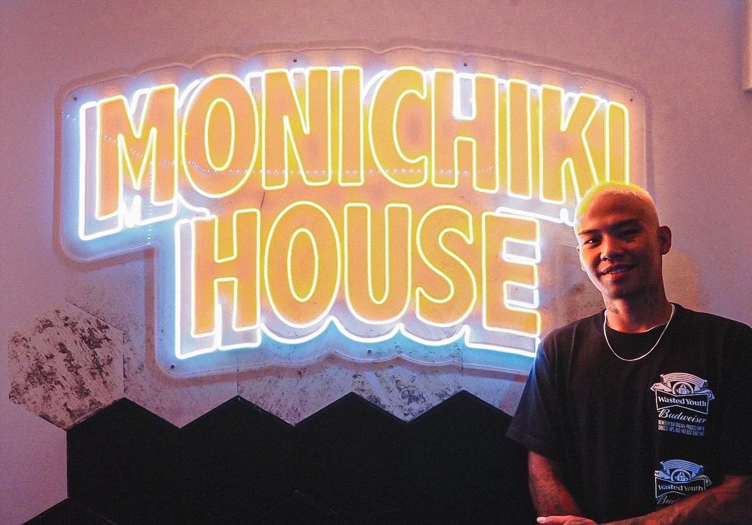MONICHIKI HOUSEのLEDネオンサイン制作事例｜バーガー店ロゴサイン