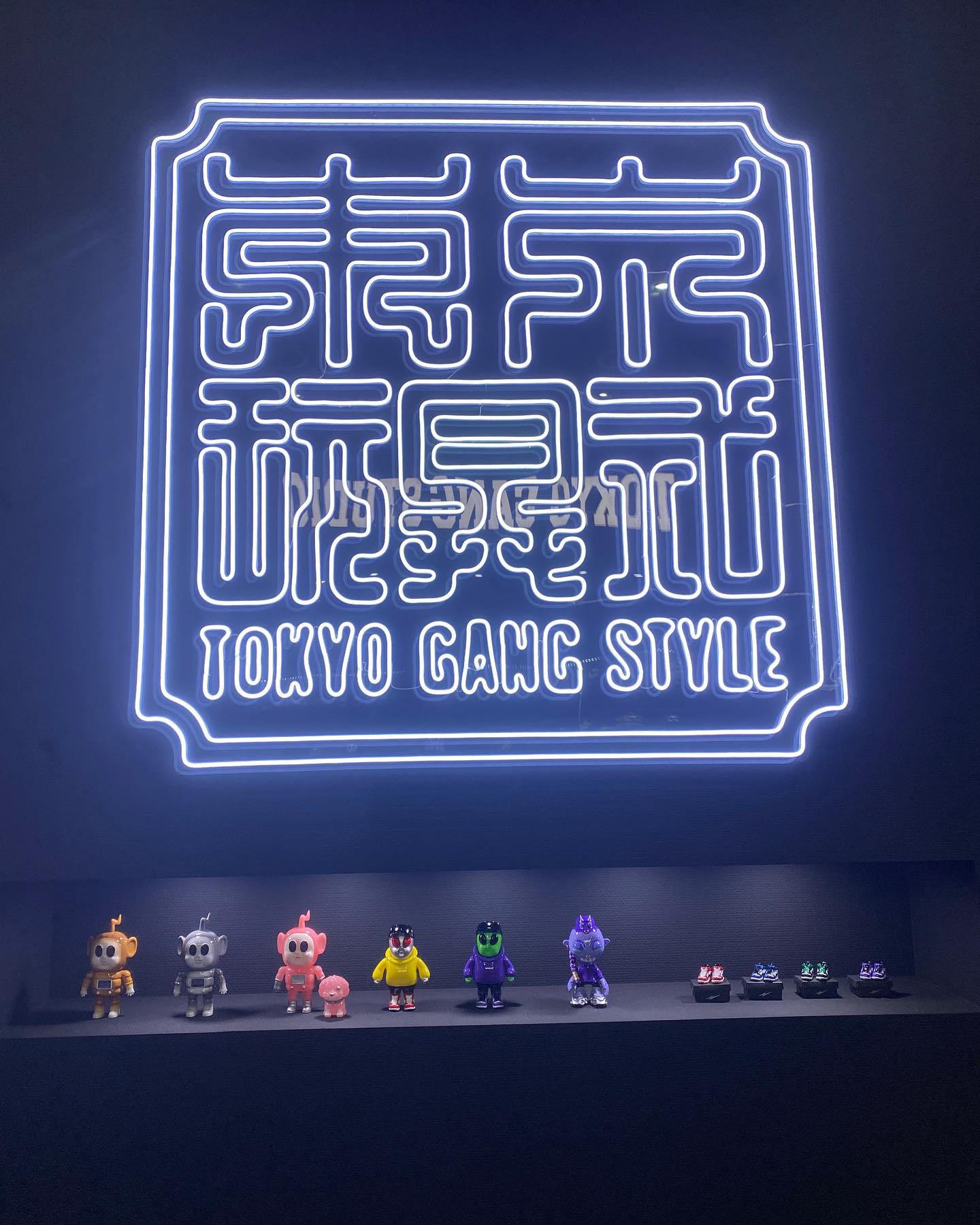 東京玩具式（TOKYO GANG STYLE）のLEDネオンサイン制作事例｜ソフビ物販店の店内ネオン