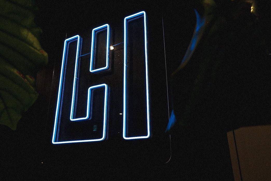 LINK HOUSE HOTEL フロントを灯すLEDネオンサイン