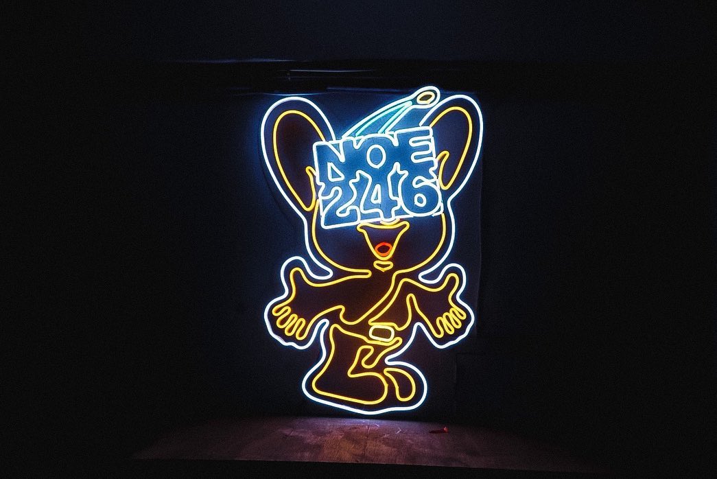 bebacklater(noe246)のキャラクターLEDネオンサイン