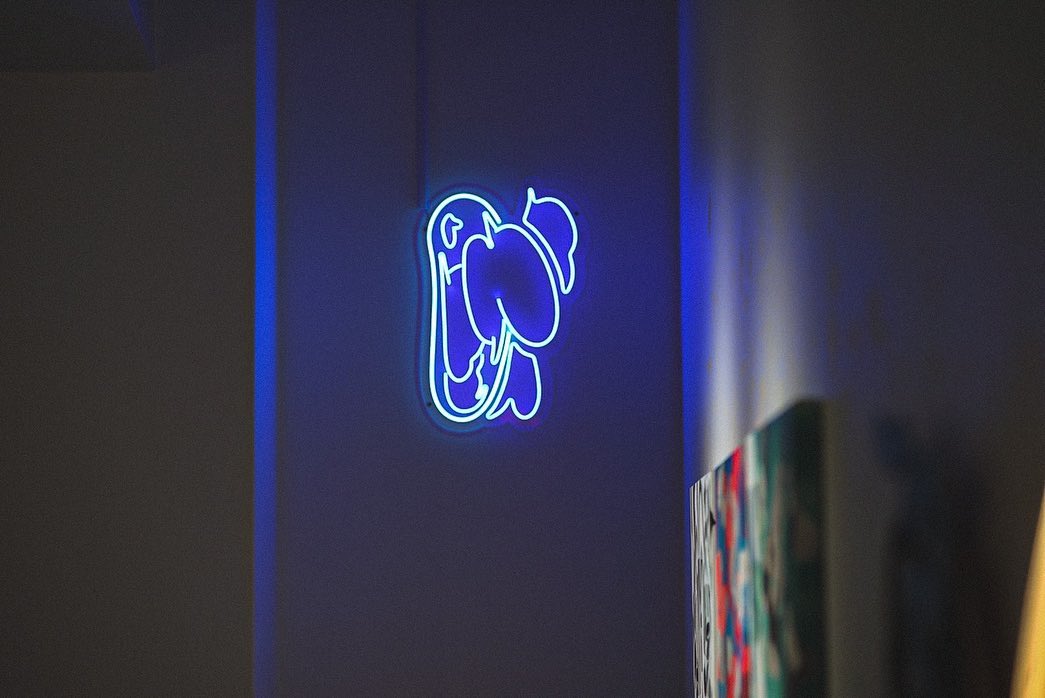 WOK22さん個展のLEDネオンサイン制作事例｜アーティスト個展・現場使用