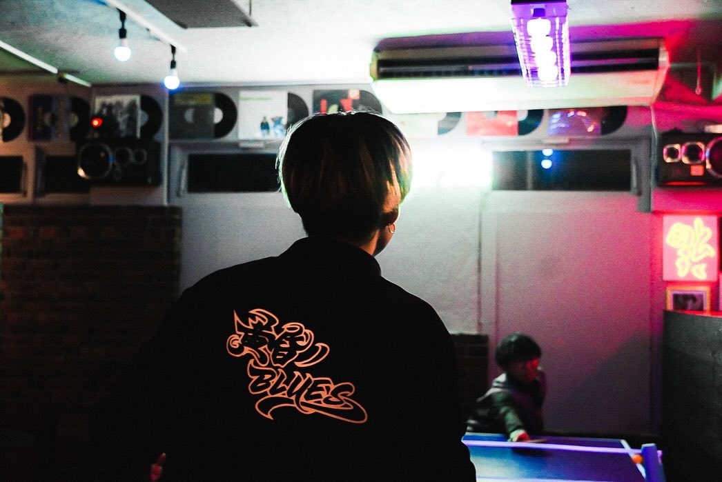 長崎市の卓球バー「BUTTERFLY JOE」店内を彩るLEDネオンサイン