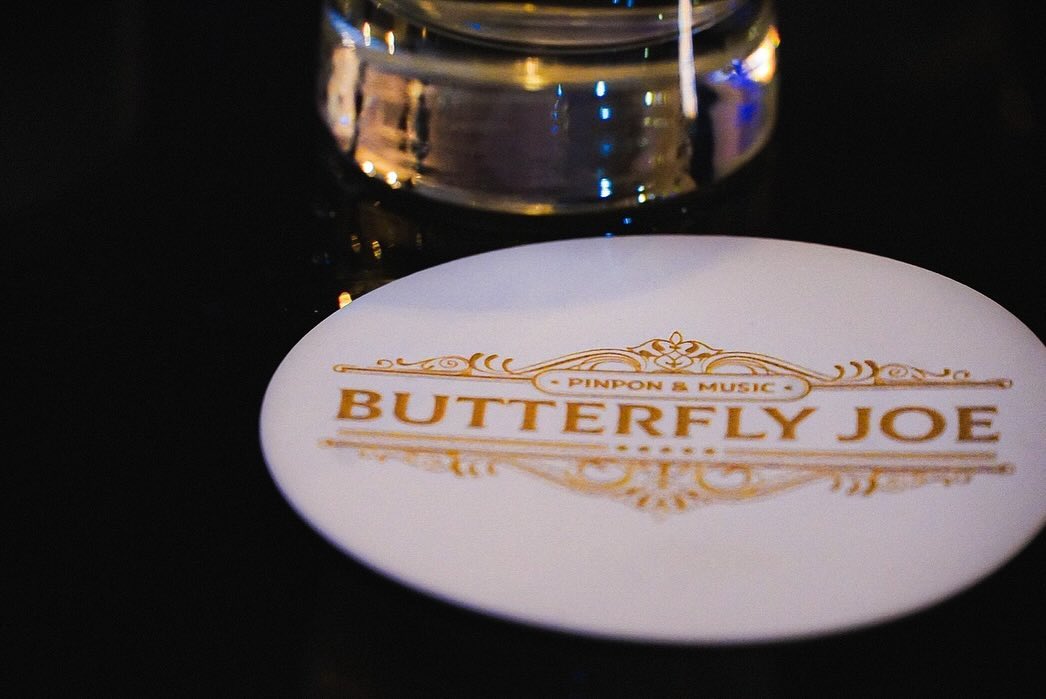 長崎市の卓球バー「BUTTERFLY JOE」店内を彩るLEDネオンサイン