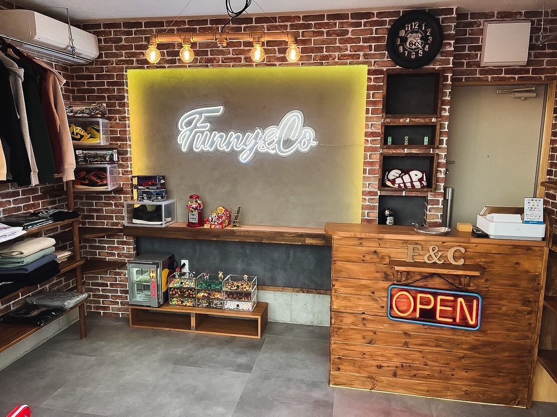 糸島・キッチンパレット内「Funny & Co」店内ネオンサイン制作事例