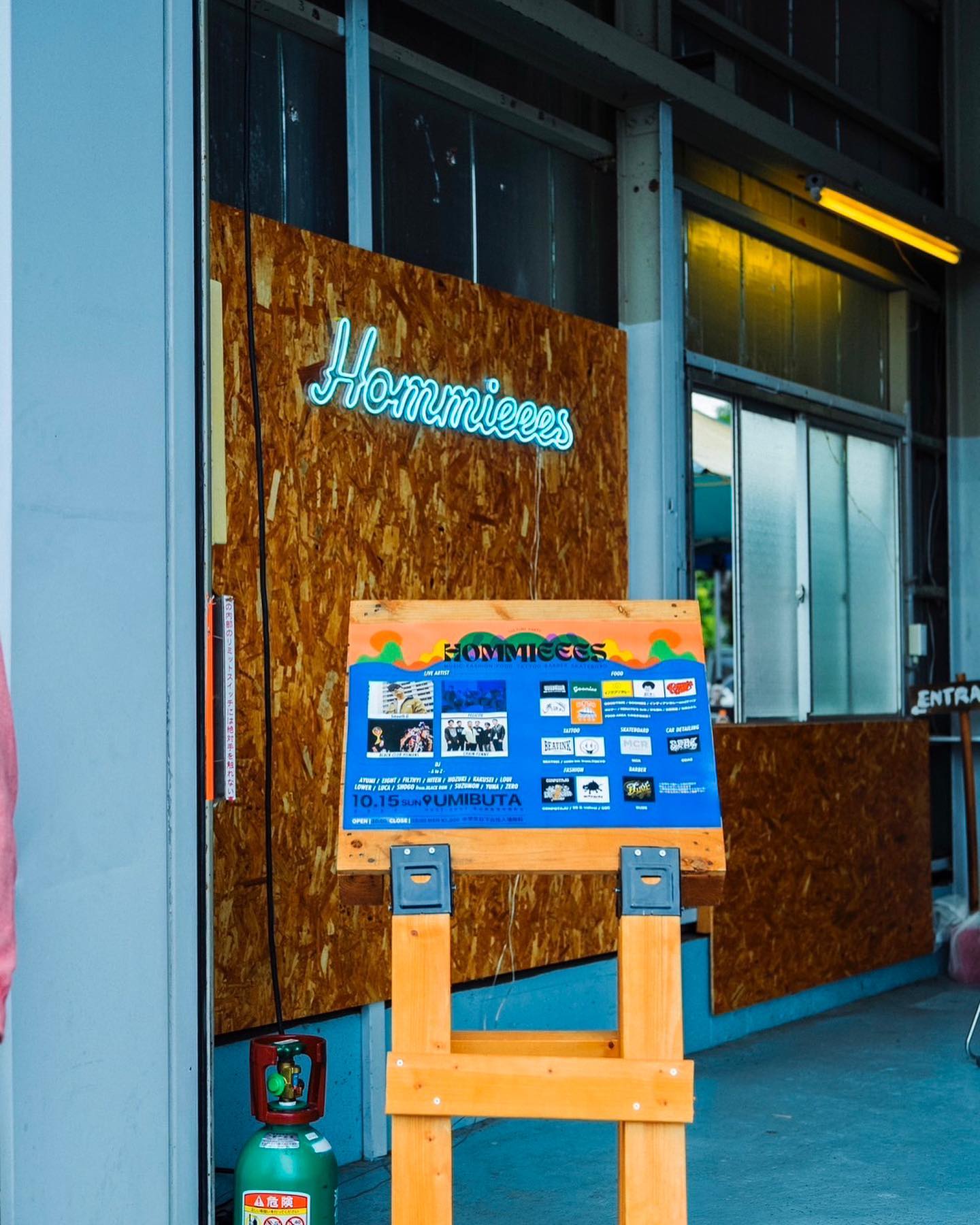 スケートカルチャーイベント「luvfvvgo」のLEDネオンサイン制作事例｜イベント用