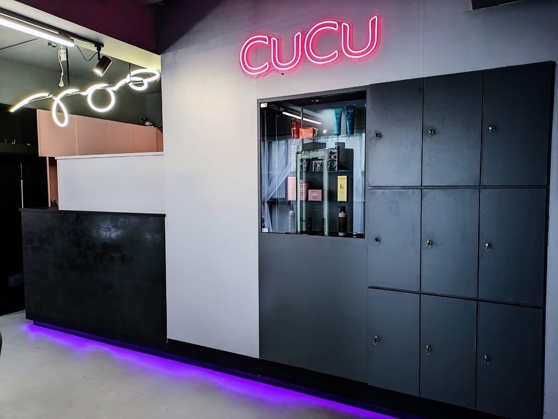 CUCU様のLEDネオンサイン制作事例｜沖縄・那覇 国際通りの美容室