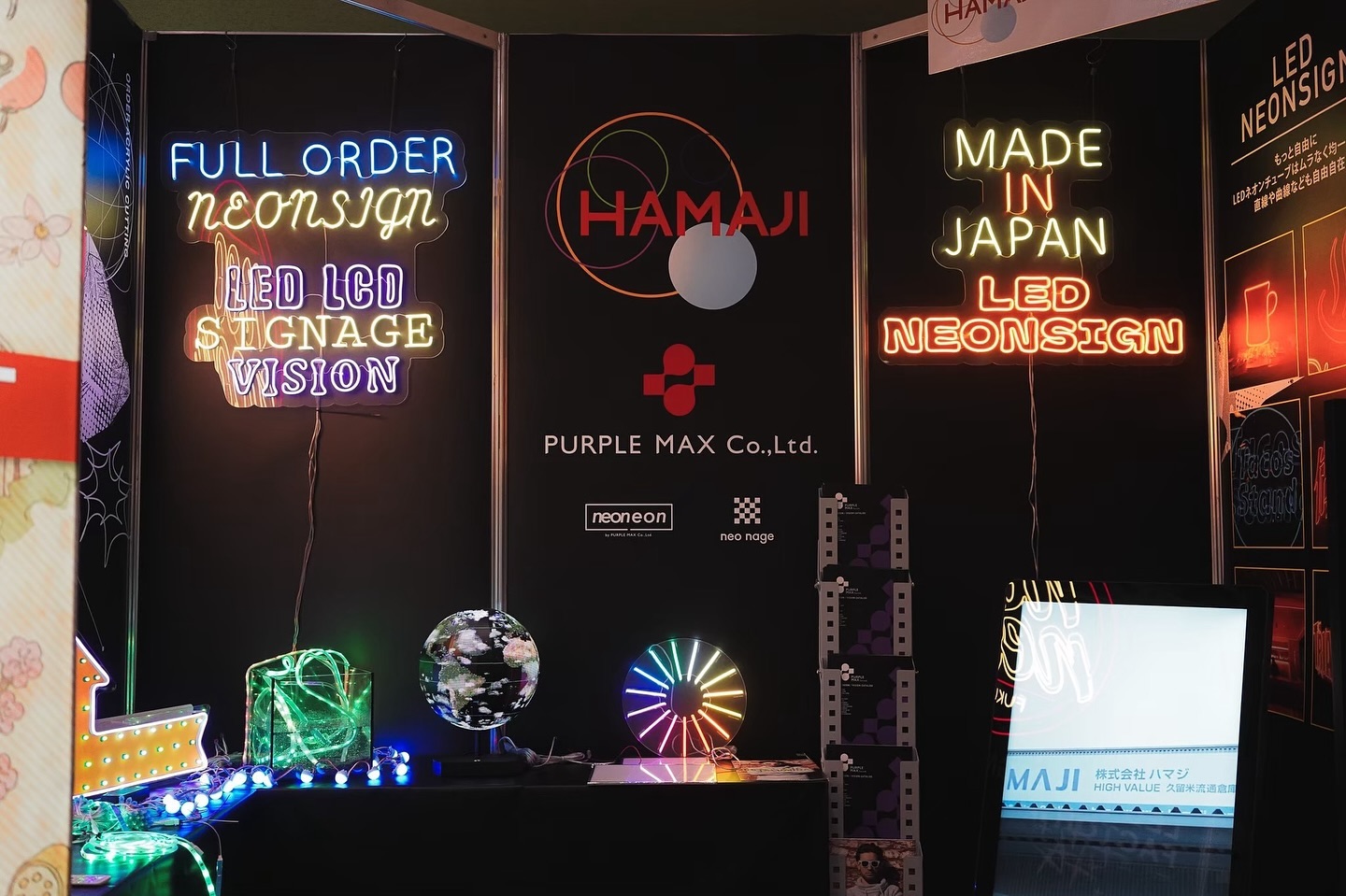 九州印刷情報産業展 株式会社ハマジ様ブース共同出展のLEDネオンサイン制作事例｜展示会・サインディスプレイ